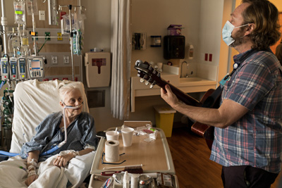Art’s in Medicine Musician in Residence Jason Hedges, gives a look at his day from start to finish as he completes his shift playing music for patients at UF Health in Gainesville, Fl. — © University of Florida, Photo by Louis Brems