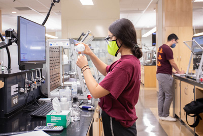 UF chemistry students wore masks and spread out to maintain physical distance while working at their lab stations.