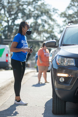 Student and professional staff across the Division of Student Life volunteer to help students move into their residence halls. — © 2021 University of Florida Division of Student Life, All Rights Reserved